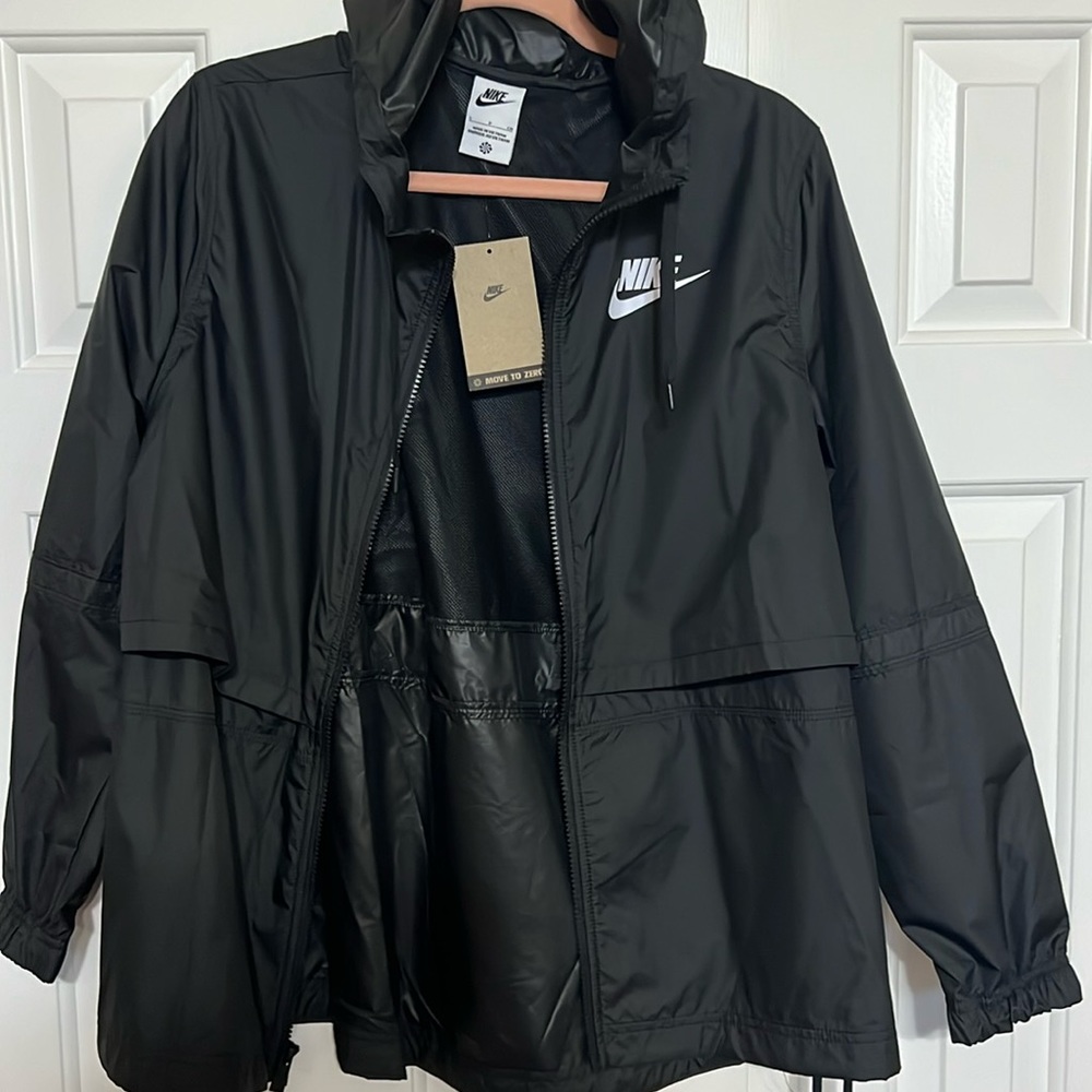Women’s Nike Lightweight Jacket NWT